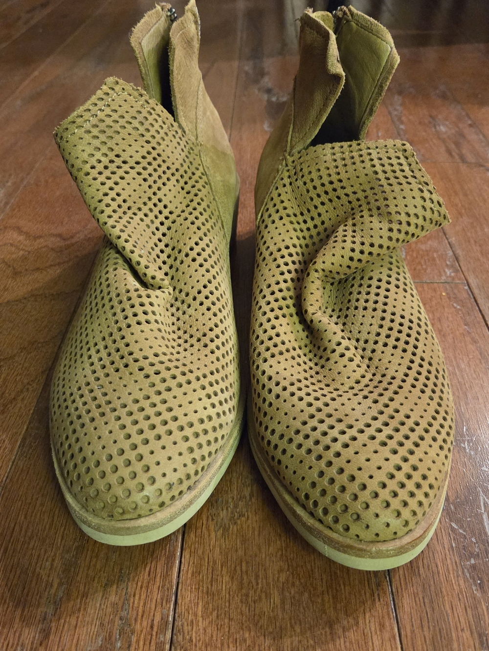 Dolce Vita Tommi Perforated Ankle Bootie Size 8.5